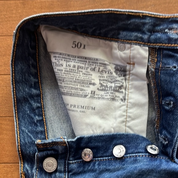 Levi’s 501 Shorts - Picture 3 of 5